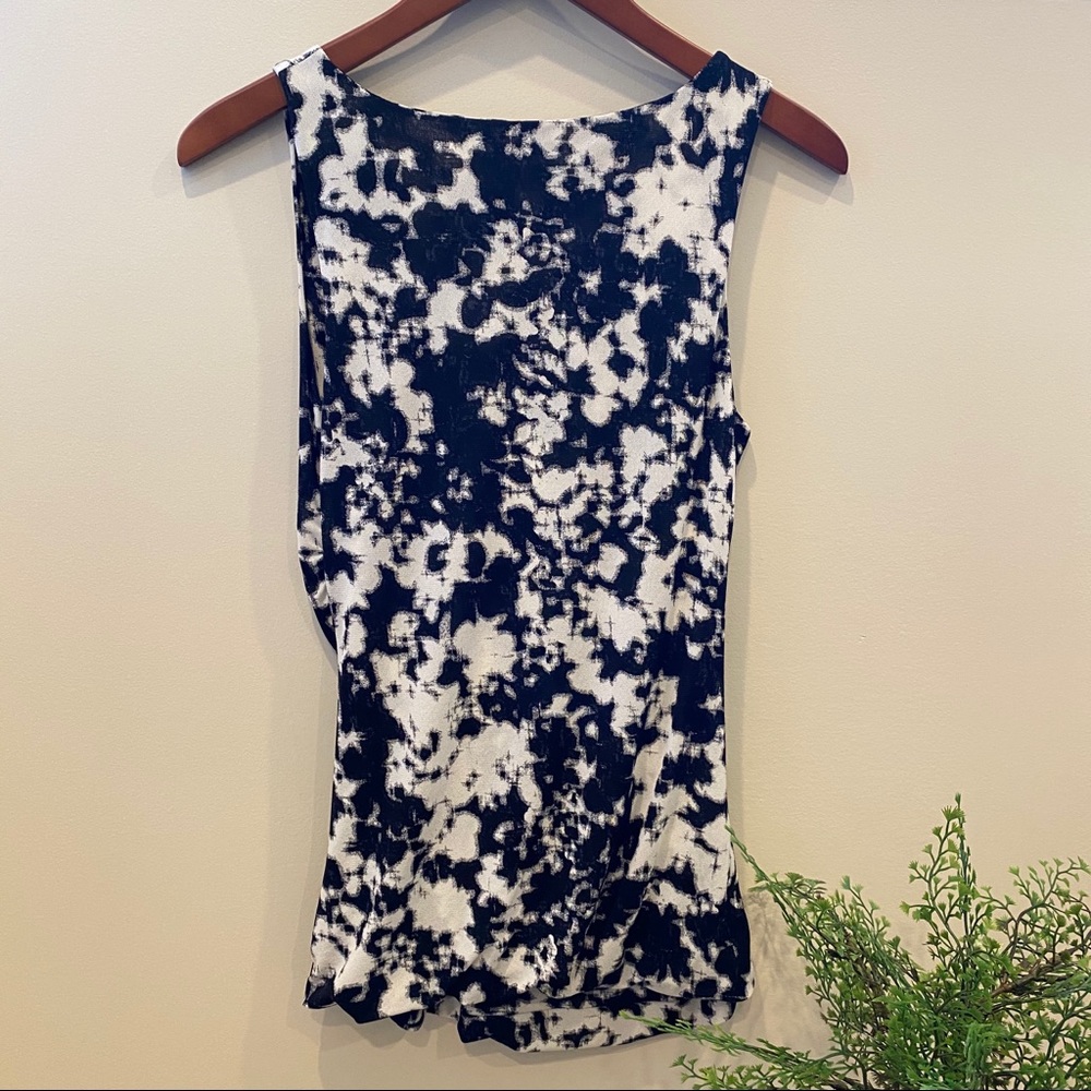 Halogen, sleeveless blouse, size small. - Picture 2 of 5